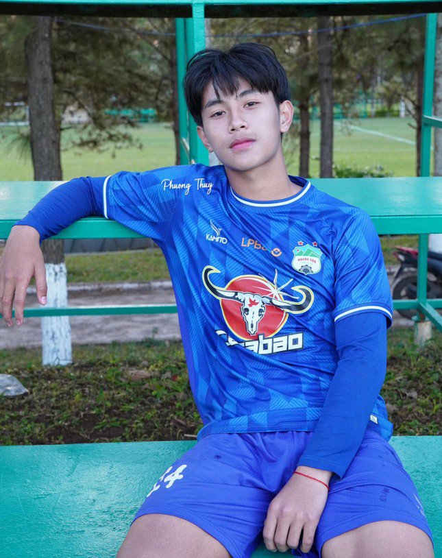 "Hotboy" Trần Gia Bảo - cầu thủ U17 Việt Nam ghi bàn trận gặp U17 Nhật Bản 1744118332 19n 2022 9 21867 2553 6916 width645height814