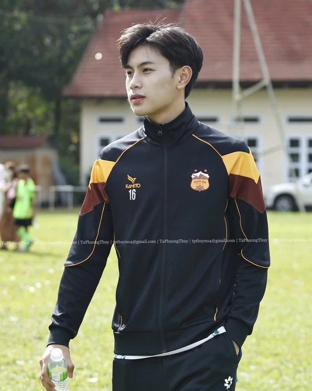 "Hotboy" Trần Gia Bảo - cầu thủ U17 Việt Nam ghi bàn trận gặp U17 Nhật Bản 1744118332 681 864 n 6679 1104 width645height807