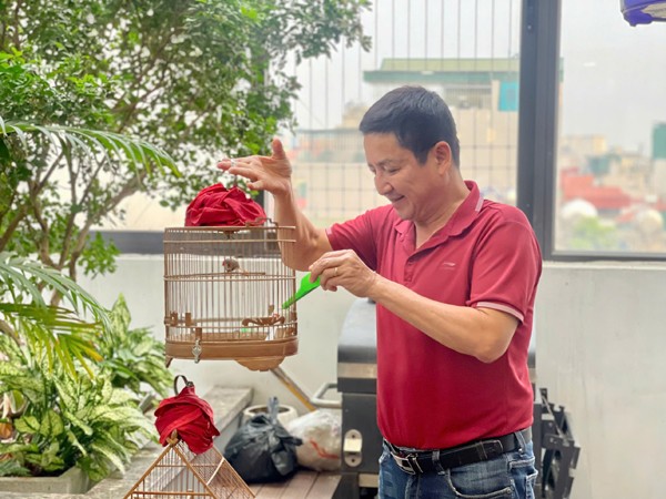 Niềm vui mỗi ngày của người nghệ sĩ ở tuổi hưu. Ảnh: Ngọc Mai