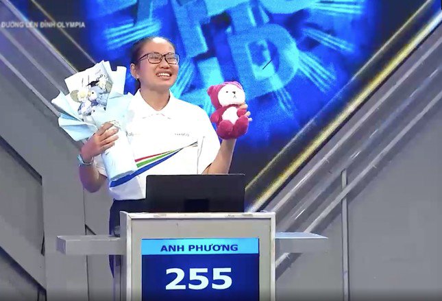 1744161624-tienphong-olympia-anhphuong5-7121-9505-width645height439 Anh Phương vượt qua trận thi tháng với số điểm 255.