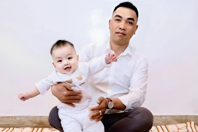 Bé Nam Phong được anh Quân Dũng nhận về nuôi từ khi còn rất nhỏ. (Ảnh: FBNV)
