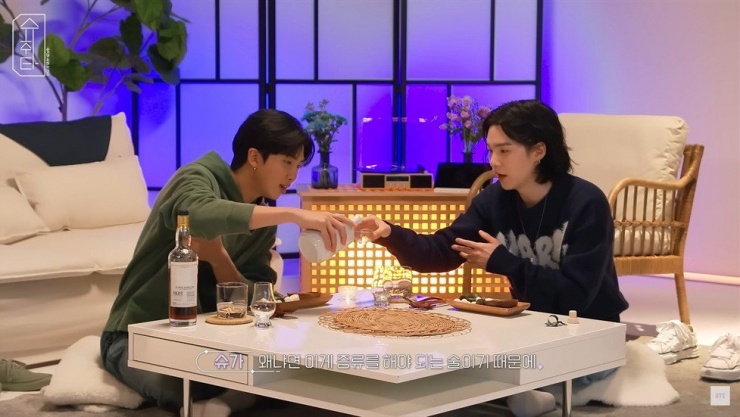 1744256454-1-9415-6438-width980height551 Nội dung chương trình trò chuyện liên quan đến việc uống rượu đã trở thành xu hướng mới trong các chương trình tạp kỹ tại Hàn Quốc 2 năm trở lại đây.