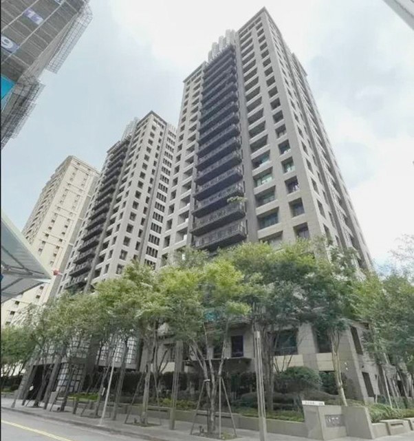 1744265545-picture2-0639-width602height641 Căn biệt thự này được Từ Hy Viên đứng tên mua. Cô đã trả một phần tiền, phần còn lại trả góp ngân hàng.