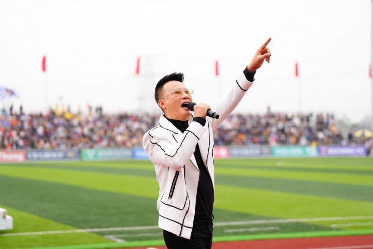 Ca sĩ có nhiều dự án âm nhạc hướng đến cộng đồng.