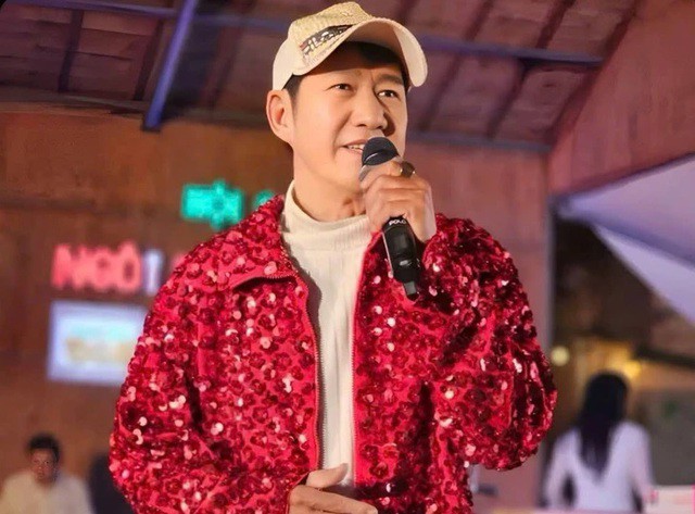 Ca sĩ Sỹ Ben trình diễn ở Ngôi sao miệt vườn - Ảnh: FBNV