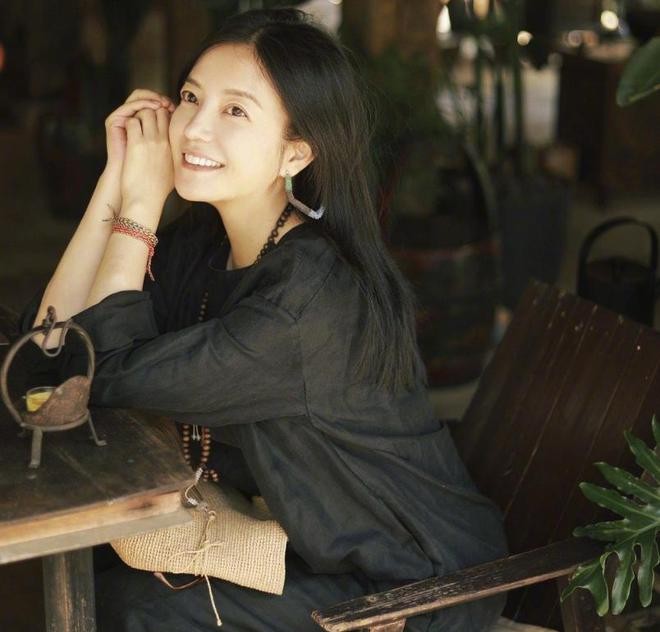 1744501282-download-4-4146-8821-4232-width660height632 Diễn viên Triệu Vy. Ảnh: Weibo