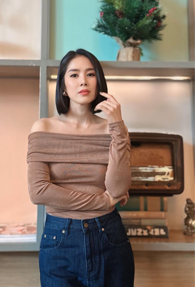 Bước sang tuổi 40, Lê Phương cho thấy sự thay đổi lớn trong cách chọn vai. Thay vì thể loại vai cam chịu, bánh bèo quen thuộc, cô chuyển hướng sang chọn vai quyết đoán, bản lĩnh với tạo hình hiện đại, cá tính. Cô cắt phăng mái tóc dài gắn bó suốt 20 năm để tạo sự mới mẻ.