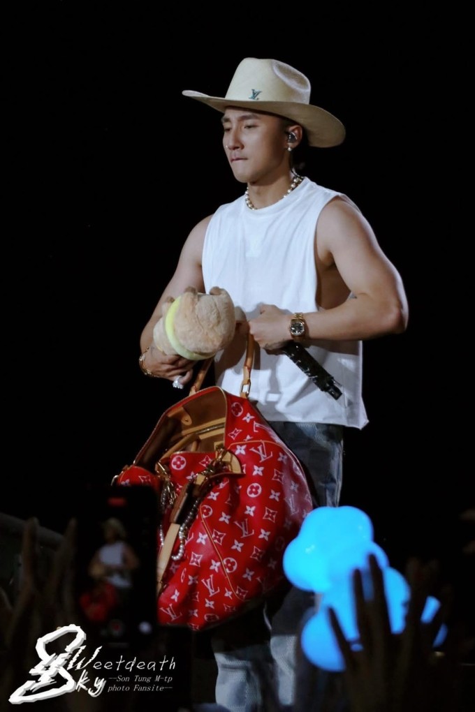 Nam ca sĩ chuẩn bị nhiều quà cho người hâm mộ tại đêm diễn. Ảnh: sweetdeathforskymtp