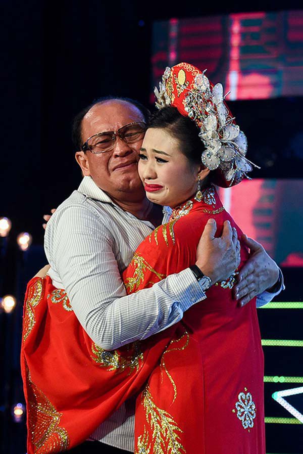 Duy Phương và con gái Lê Lộc, người con có hiếu đã đứng ra giúp bố trả nợ. Ảnh FBNV