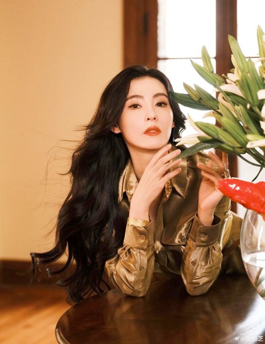 Vẻ đẹp bất chấp thời gian của Trương Bá Chi.