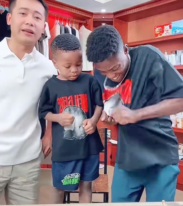 Lôi con là hiện tượng mạng khi xuất hiện trong các clip của Quang Linh Vlogs