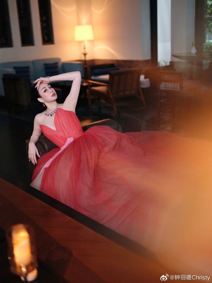 Nhan sắc ngũ tuần của ngôi sao gốc Việt.