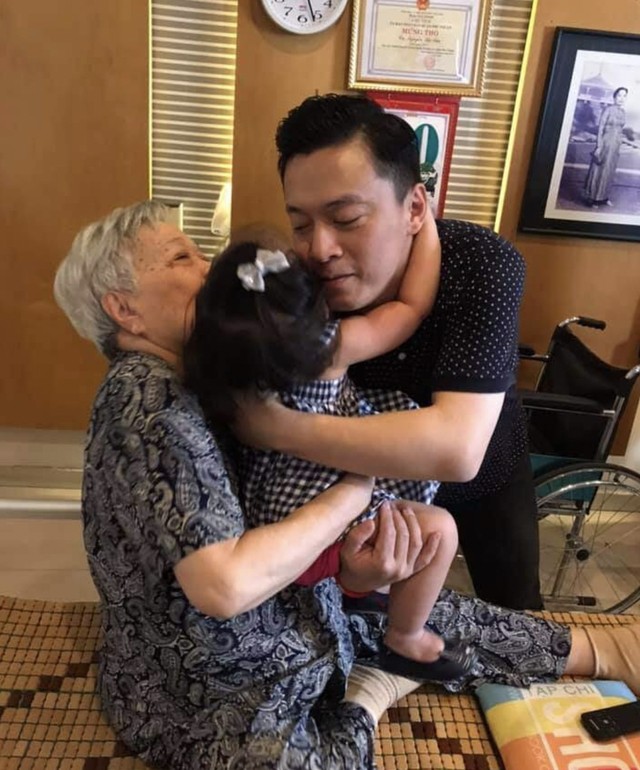 Lam Trường và mẹ.