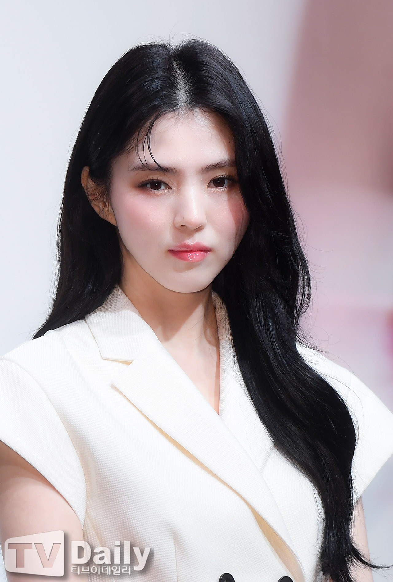 Jisoo đụng độ Han So Hee: Cuộc chiến nhan sắc đỉnh cao, thần thái khác biệt, vẻ đẹp tuyệt đối 10/10!- Ảnh 10.