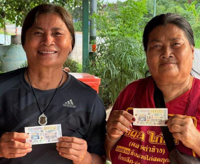 Người phụ nữ bán rau ở chợ bất ngờ trúng độc đắc 9,3 tỷ đồng - 3