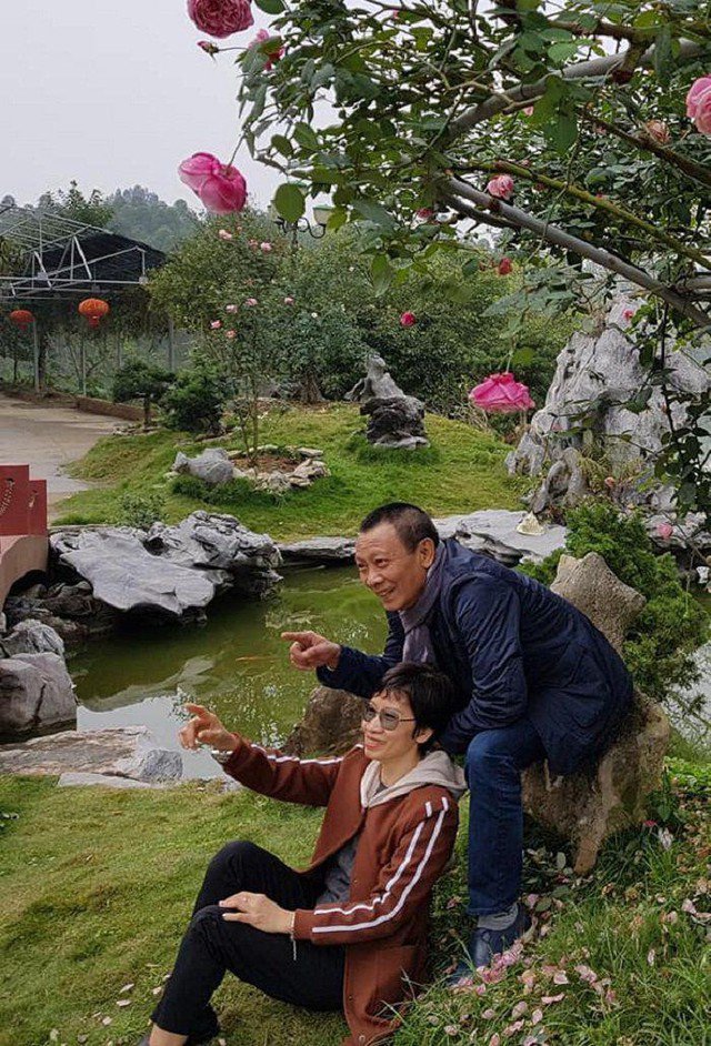 Cũng chính nhờ phụ mẹ vợ bán hàng, phiên dịch cho khách mà Lại Văn Sâm được người quen giới thiệu vào làm ở VTV. Ảnh: VNN