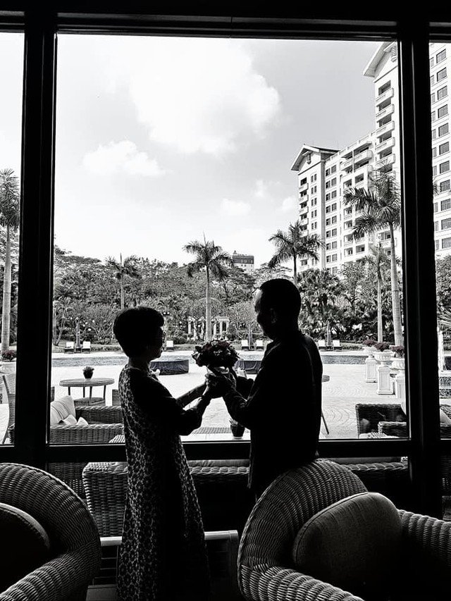 Ít khi chia sẻ về vợ, song mỗi lần nhắc tới vợ, MC Lại Văn Sâm luôn dùng những ngôn từ mộc mạc nhưng đầy trân trọng và yêu thương. Ảnh: VNN