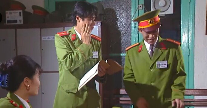 Hình ảnh NSƯT Văn Báu và NSƯT Võ Hoài Nam thời đóng Cảnh Sát Hình Sự.