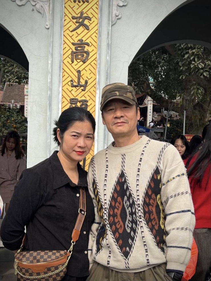 Võ Hoài Nam và vợ.