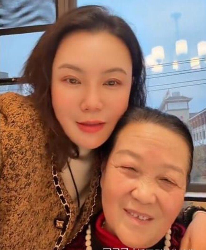 Phú bà U50 sinh con cho chồng trẻ kém 22 tuổi, con vừa chào đời liền tuyên bố 1 việc - 4