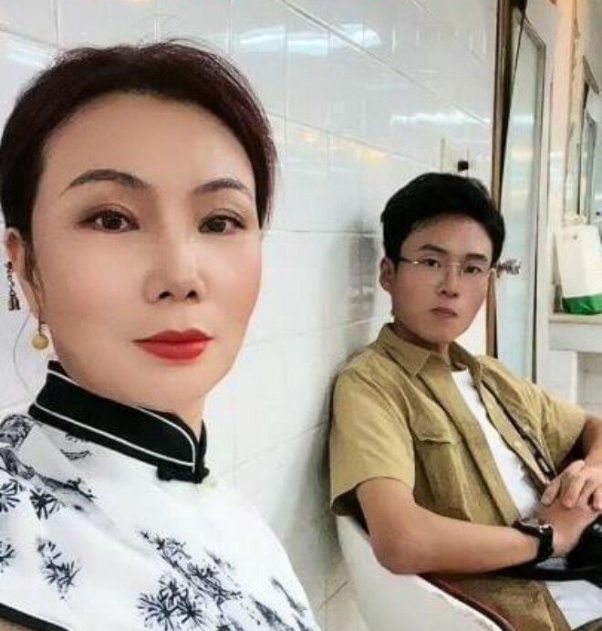 Phú bà U50 sinh con cho chồng trẻ kém 22 tuổi, con vừa chào đời liền tuyên bố 1 việc - 6