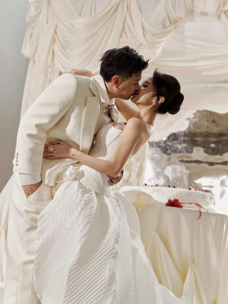 “Hotgirl tạp hóa” tung ảnh cưới bên bạn trai thiếu gia, nhan sắc cô dâu chú rể như “xé truyện bước ra” - 8