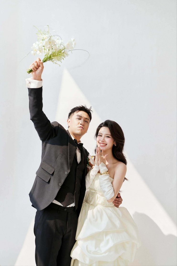 “Hotgirl tạp hóa” tung ảnh cưới bên bạn trai thiếu gia, nhan sắc cô dâu chú rể như “xé truyện bước ra” - 11