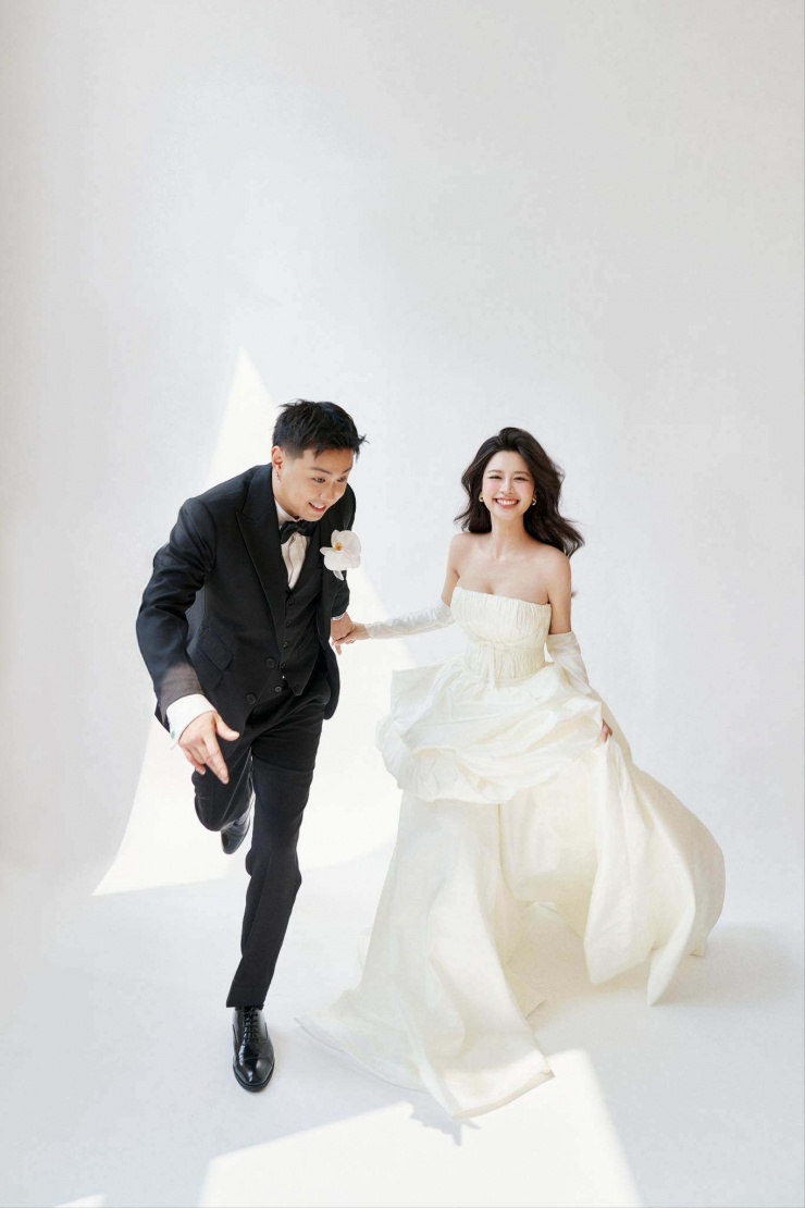 “Hotgirl tạp hóa” tung ảnh cưới bên bạn trai thiếu gia, nhan sắc cô dâu chú rể như “xé truyện bước ra” - 12