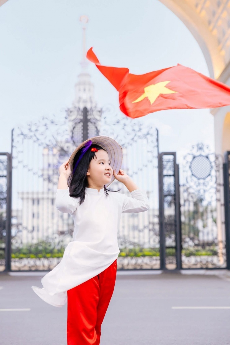 ‘Hòa bình đẹp lắm’ phủ đỏ mạng xã hội chào mừng ngày hội non sông - 10