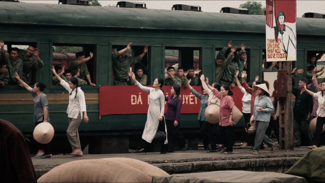 Phim trường Thành cổ Quảng Trị được phục dựng sát nguyên mẫu, tỉ mỉ từ kết cấu cổng thành, tường rêu phong cho đến từng viên gạch.