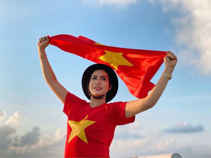 1745367931-2751ac87bf280c-width1560height1170 Hình ảnh gây sốt của nữ diễn viên quen mặt là Thiếu tá công an - 6