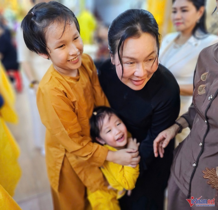 Quý Bình không còn, Ngọc Tiền cho biết vẫn có thể lo tốt cho 2 con riêng và bé Eric - kết tinh tình yêu của vợ chồng chị để các con lớn lên trong bình yên và hạnh phúc.