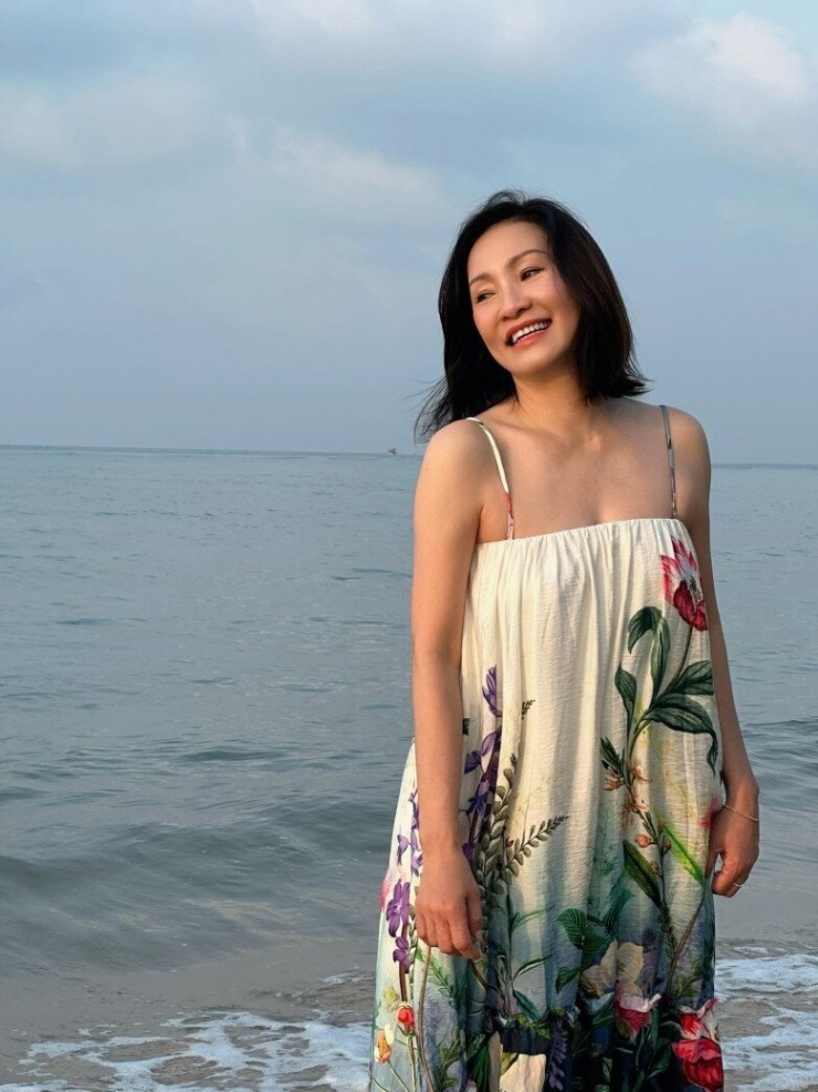 1745396887-hong-dao-xanh-xao-chi-con-40kg-sau-con-thap-tu-nhat-sinh-o-my-sac-voc-hien-tai-nhu-tai-sinh-3-5-n-9860-840-width780height1040 Hồng Đào xanh xao chỉ còn 40kg sau cơn