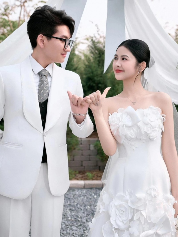 1745457820-thanh-thu-2-1948-width800height1067 Hinh bất ngờ khi bạn gái là hot girl nổi tiếng một thời