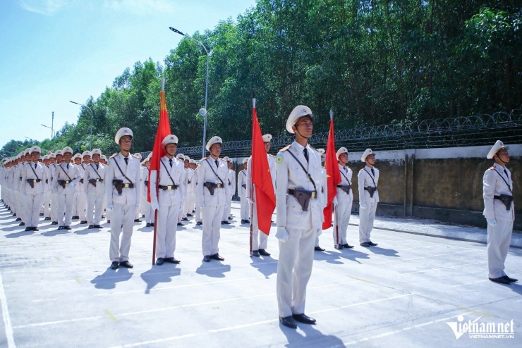 1745464132-w-w-dieu-binh1-89522-36851-width1920height1280 Đội hình khối nam sĩ quan Công an TPHCM. Ảnh: Hoàng Anh