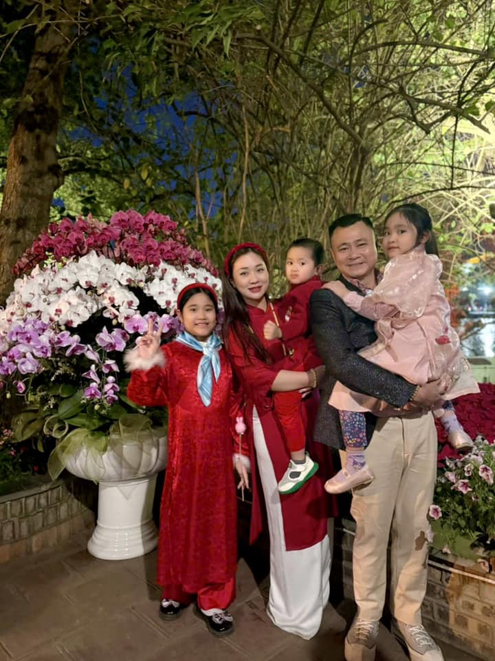 Hôn nhân của 2 nghệ sĩ quê Bắc Ninh: Người cưới vợ “Hoa hậu Hàng Buồm”, người nên duyên cùng Thiếu tá xinh đẹp - 5