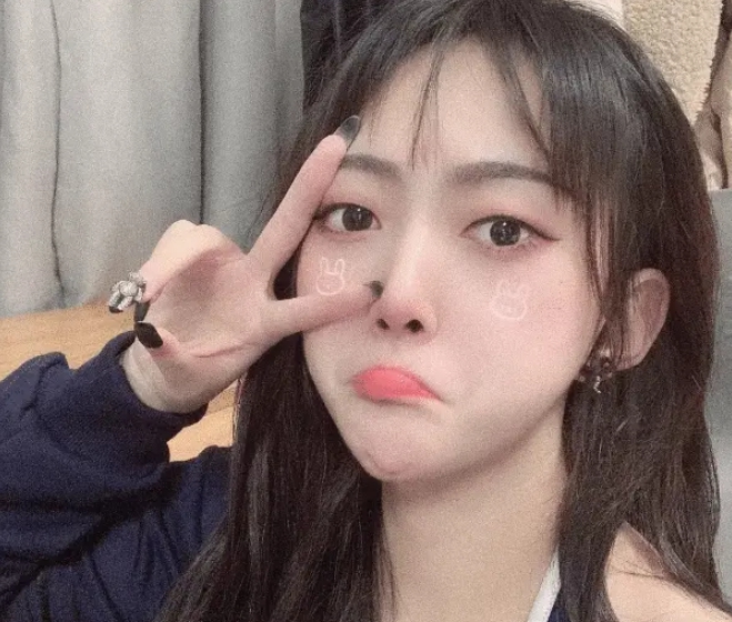 Chi 21 tỷ cho nữ streamer nhưng vẫn không được nắm tay, cuộc gặp gỡ vô tình sau đó khiến fan nam phải