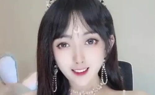 Chi 21 tỷ cho nữ streamer nhưng vẫn không được nắm tay, cuộc gặp gỡ vô tình sau đó khiến fan nam phải