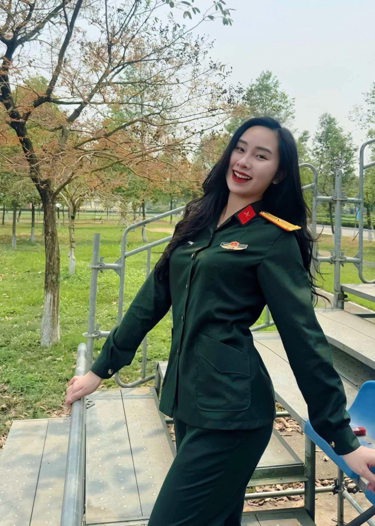 Linh Trang ước mơ được phục vụ trong quân ngũ