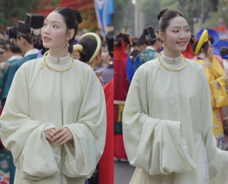 "Nàng thơ" sinh năm 2008 của Victor Vũ: 11 tuổi làm Đại sứ Áo dài VN, nhan sắc trong veo được "săn đón" ngay ở trường 1745627306 nang tho sinh nam 2008 trong phim moi cua victor vu 7 tuoi dong quang cao vinamilk 11 tuoi lam dai s screenshot 5 04 24 at 21 12 35 4026 64 width780height628