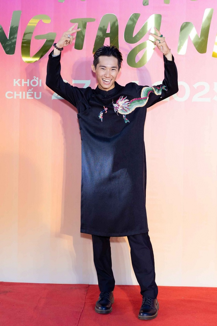 Anh Tú Wilson có vai mới sau tác phẩm Địa đạo (đạo diễn Bùi Thạc Chuyên). Trước đó, anh gây chú ý khi đóng Ròm (đạo diễn Trần Thanh Huy) - phim độc lập ra mắt năm 2020.