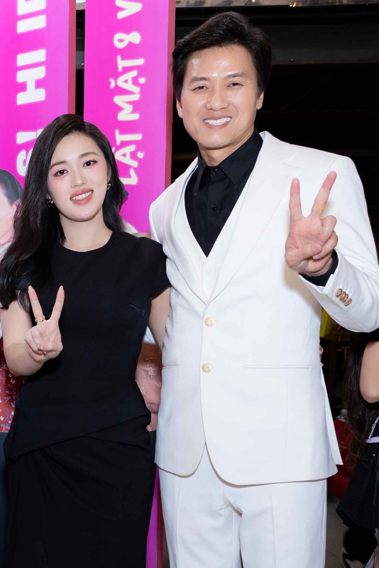 Vợ chồng diễn viên Quách Ngọc Tuyên. Anh trở lại phần mới sau thành công với vai diễn trong Lật mặt 7.