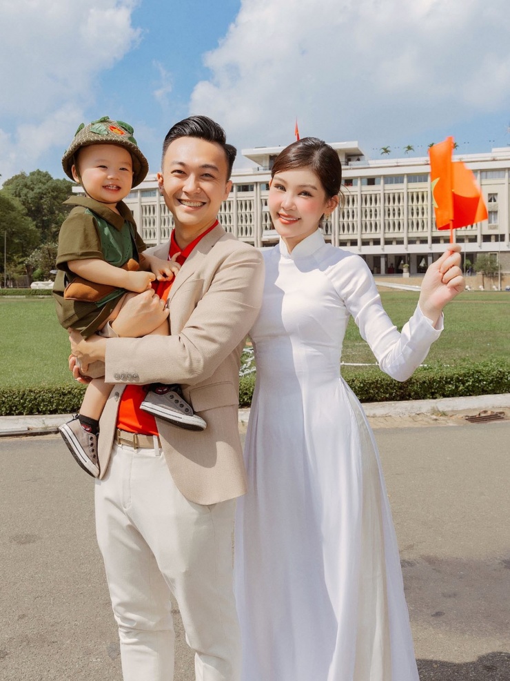 Ảnh sao 27/4: Angela Phương Trinh khoe cơ bắp và đường cong 'siêu thực' - 3