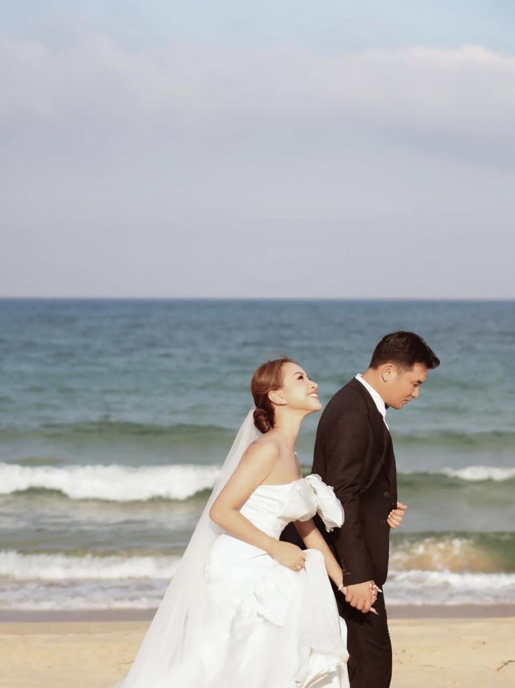 Ảnh sao 27/4: Angela Phương Trinh khoe cơ bắp và đường cong 'siêu thực' - 8