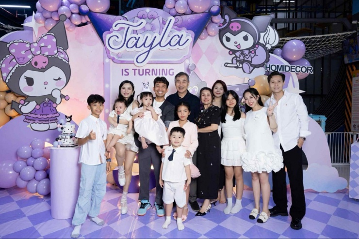 Ảnh sao 27/4: Angela Phương Trinh khoe cơ bắp và đường cong 'siêu thực' - 10