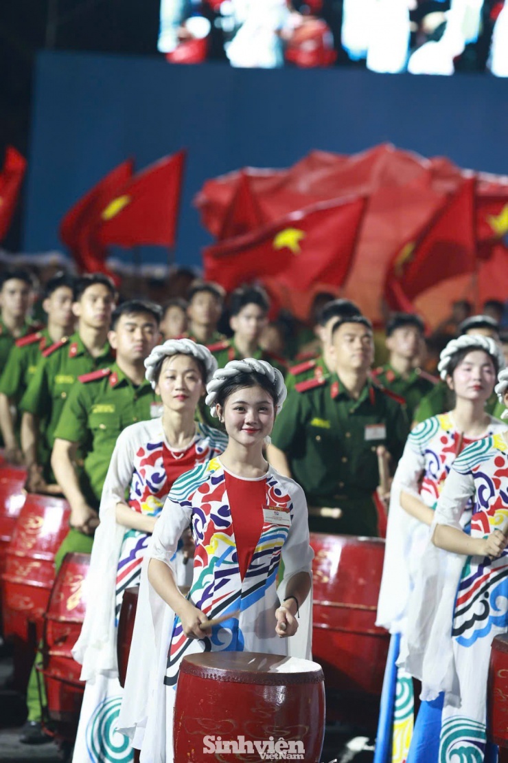 Nữ học viên Học viện Cảnh sát nổi bật tại buổi sơ duyệt diễu binh mừng 50 năm Ngày Giải phóng miền Nam - 2