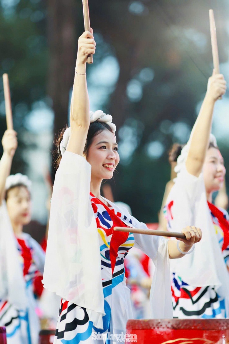 Nữ học viên Học viện Cảnh sát nổi bật tại buổi sơ duyệt diễu binh mừng 50 năm Ngày Giải phóng miền Nam - 7