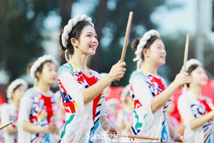 Nữ học viên Học viện Cảnh sát nổi bật tại buổi sơ duyệt diễu binh mừng 50 năm Ngày Giải phóng miền Nam - 4