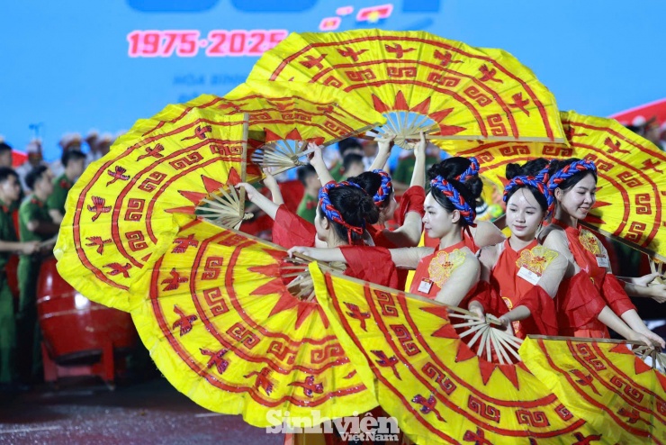 Nữ học viên Học viện Cảnh sát nổi bật tại buổi sơ duyệt diễu binh mừng 50 năm Ngày Giải phóng miền Nam - 10