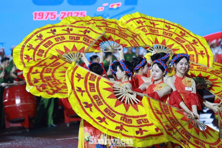 Nữ học viên Học viện Cảnh sát nổi bật tại buổi sơ duyệt diễu binh mừng 50 năm Ngày Giải phóng miền Nam - 9